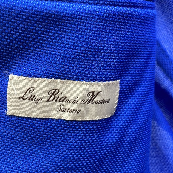 Perfect & gorgeous! Unconstructed blue blazer. Top of the chain! 3 button. - Picture 9 of 16